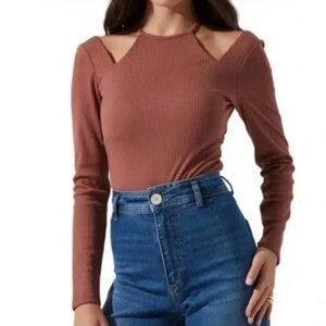 ASTR THE LABEL HALTER NECK LONG SLEEVE SHOULDER CUT OUT BODYSUIT DUSTY PINK S